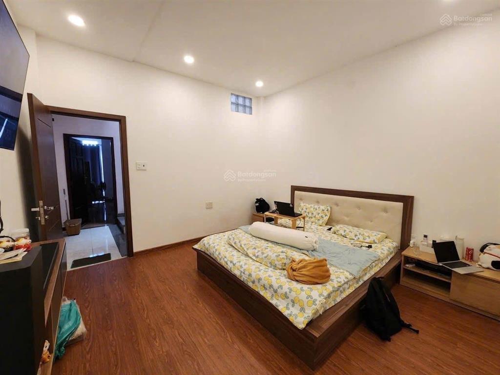 Nhà diện tích cực khủng 72m2 nằm ngay quận 4  hxh  giá cực mềm 4 ty 890  shr sang tên ngay