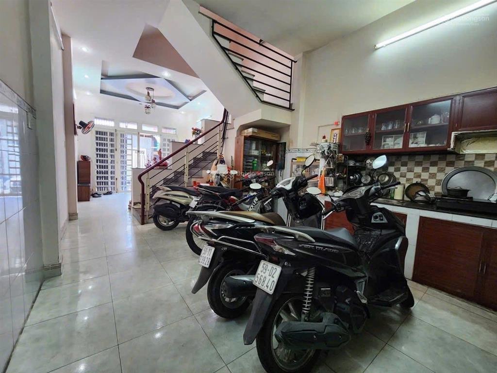 Nhà diện tích cực khủng 72m2 nằm ngay quận 4  hxh  giá cực mềm 4 ty 890  shr sang tên ngay