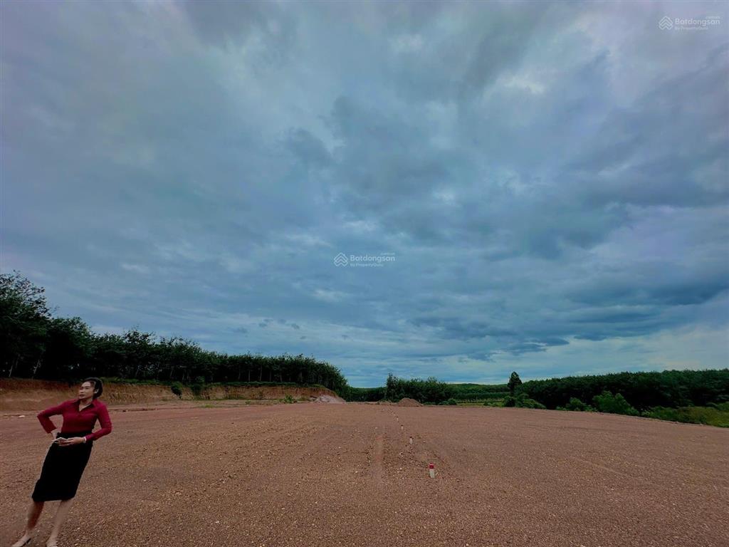 Bán đất tại mặt tiền xuyên tâm 32m, đồng phú, 650tr, 200m2(5x40) có 50m2 thổ cư, sổ hồng riêng