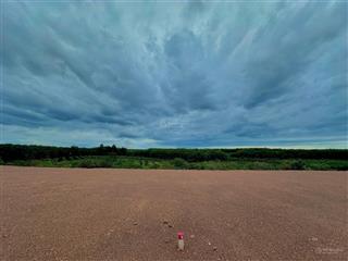 Bán đất tại mặt tiền xuyên tâm 32m, đồng phú, 650tr, 200m2(5x40) có 50m2 thổ cư, sổ hồng riêng