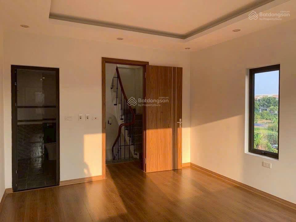 Cần trả nợ gấp nên bán nhà hơn 52m2 nhà 3 tầng dân xây đức giang hoài đức