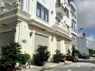 Siêu hiếm nhà 2 tầng btct ngay tỉnh lộ 10 xe hơi tới nhà chỉ nhỉnh 4 tỷ