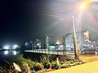 Bán đất ven hồ vị trí đẹp, tiềm năng sinh lời cao.
mảnh đất nằm ngay mặt hồ, view thoáng mát