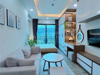 Căn phòng với nội thất siêu đẹp ngay mặt đường hồ tùng mậu rộng rãi thoáng mát thuận tiện di chuyển