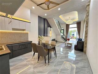 Chính chủ bán nhà mới xây trong hẻm ql1a, dt 70m2 xung quanh nhà có nhiều tiện ích