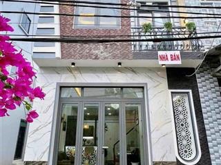 Bán gấp nhà 1 lầu , 5x20 nằm ngay chợ bình chánh giá 750 triệu, đang cho thuê 22 triệu/tháng