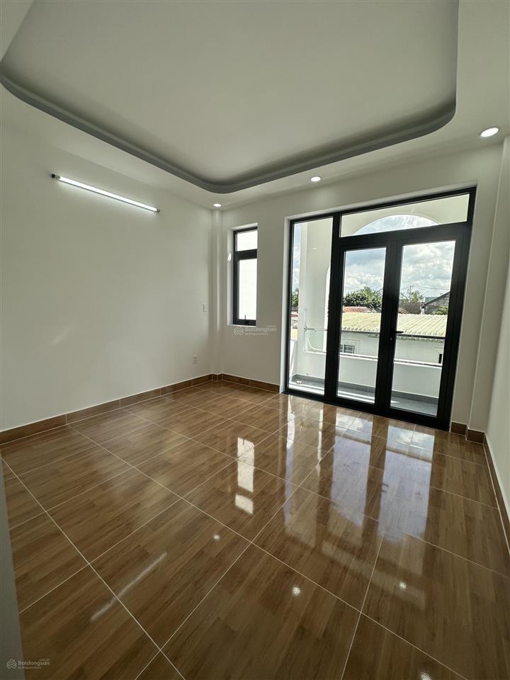 Bán nhà mới xây phường long phước