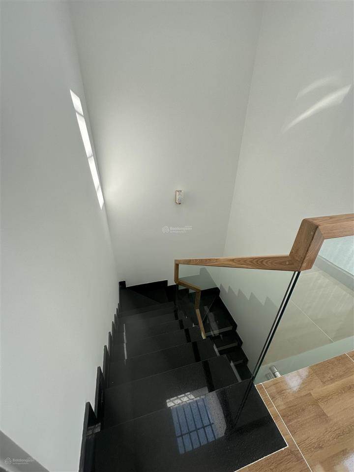 Bán nhà mới xây phường long phước