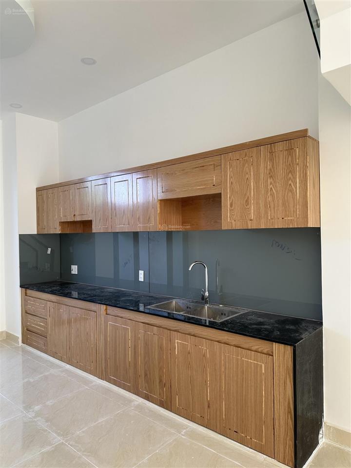 Bán nhà mới xây phường long phước