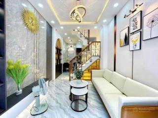 Ra nước ngoài sinh sống cần bán gấp nhà 1t2l trần phú q5 gần 60m2/ giá 1 tỷ 265 triệu.sổ riêng