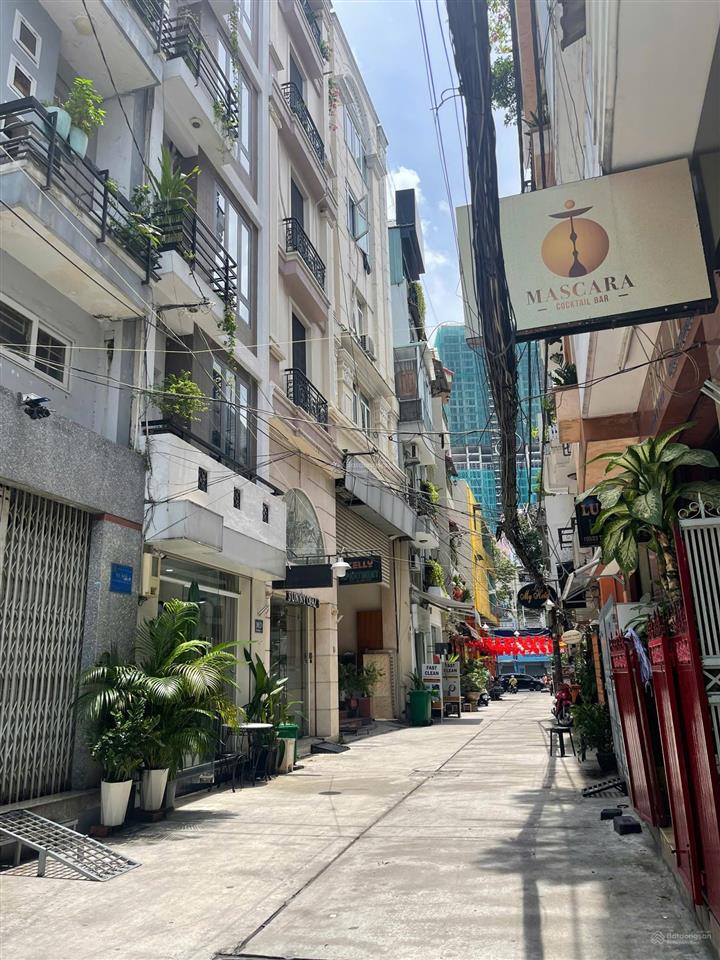 Hẻm xe hơi 8m trần hưng đạo quận 1. bề ngang 8m căn góc 4 lầu giá 27 tỷ tl