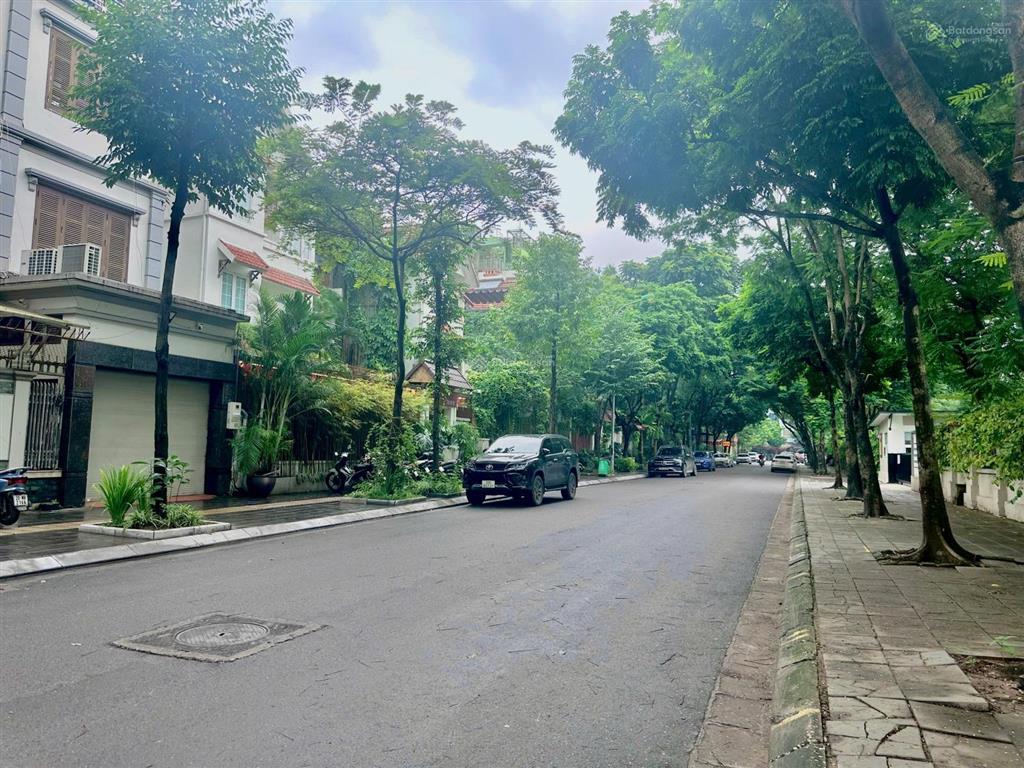 Thật 100%! cần bán gấp trước tết  tôi chính chủ bán đất tặng nhà mặt phố lạc long quân 750m mt 17m