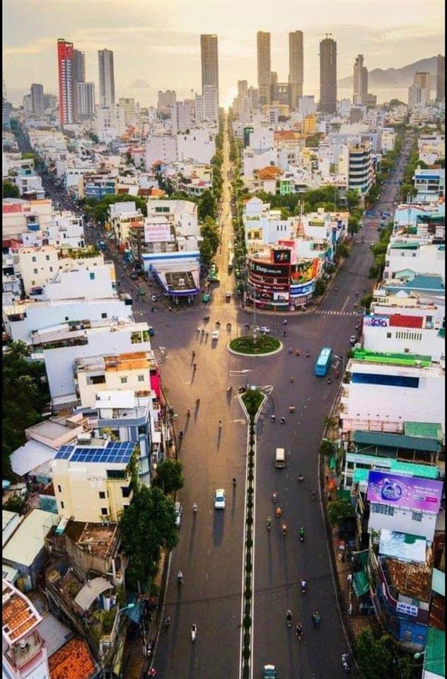 Bán nhà ngay tttp nha trang hẻm xe hơi thông 2 đầu đường phật học dt 100,3m2 nở hậu, giá 6,7 tỷ tl