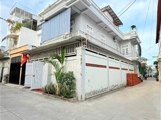 Bán nhà 2 tầng góc mặt tiền dt 126m2 để lại toàn bộ nội thất, sát trường học, gần biển, giá 7,3 tỷ