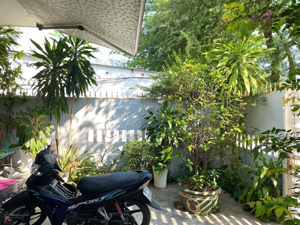 Bán nhà đẹp 2 mặt tiền ô tô kèm nhà trọ cho thuê.
sát cầu hộ phường ngọc hiệp, giá 6,3 tỷ tl