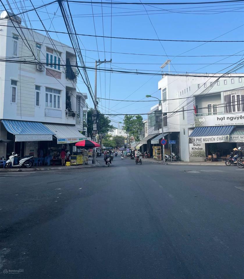 Bán nhà đẹp 2 mặt tiền ô tô kèm nhà trọ cho thuê.
sát cầu hộ phường ngọc hiệp, giá 6,3 tỷ tl