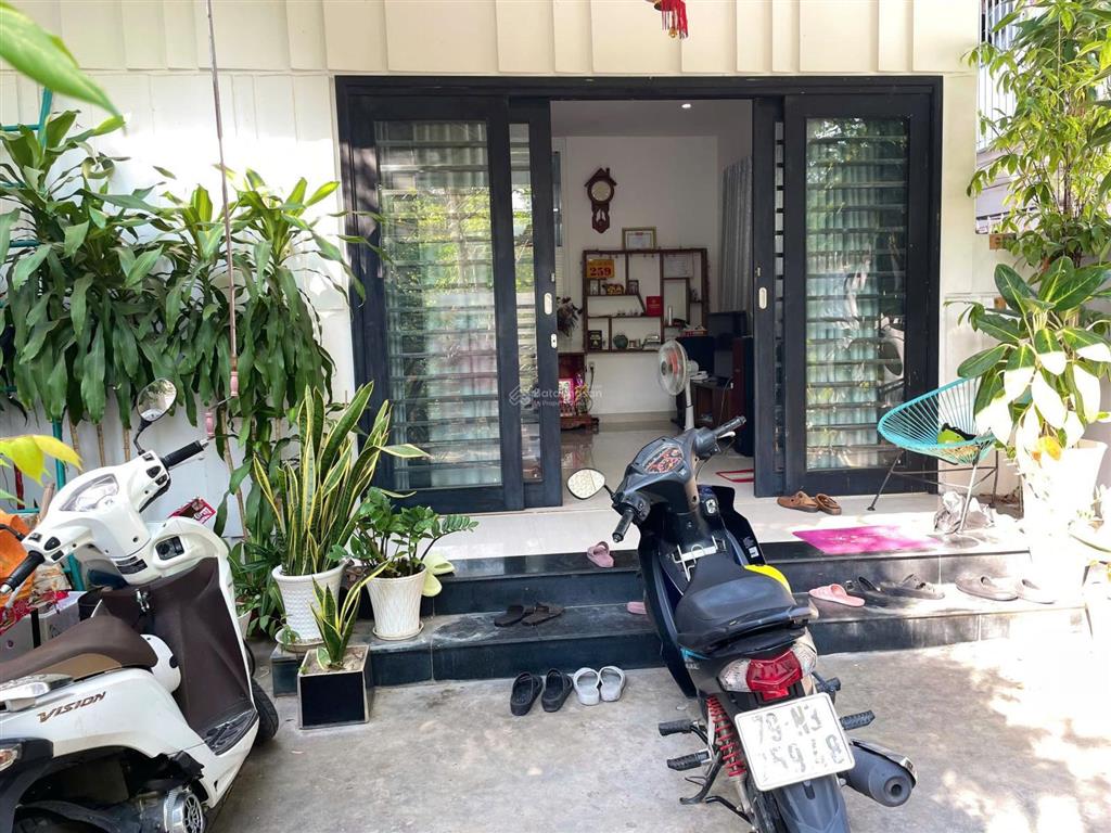 Bán nhà đẹp 2 mặt tiền ô tô kèm nhà trọ cho thuê.
sát cầu hộ phường ngọc hiệp, giá 6,3 tỷ tl