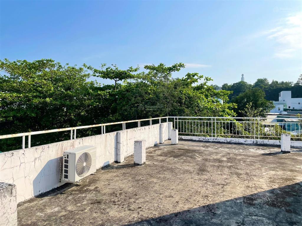 Bán nhà đẹp 2 mặt tiền ô tô kèm nhà trọ cho thuê.
sát cầu hộ phường ngọc hiệp, giá 6,3 tỷ tl