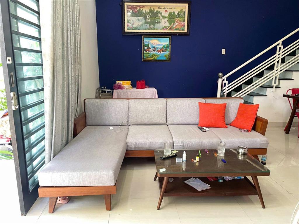 Bán nhà đẹp 2 mặt tiền ô tô kèm nhà trọ cho thuê.
sát cầu hộ phường ngọc hiệp, giá 6,3 tỷ tl