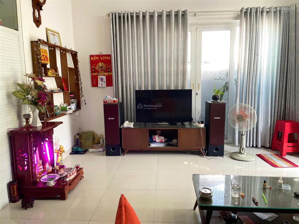 Bán nhà đẹp 2 mặt tiền ô tô kèm nhà trọ cho thuê.
sát cầu hộ phường ngọc hiệp, giá 6,3 tỷ tl