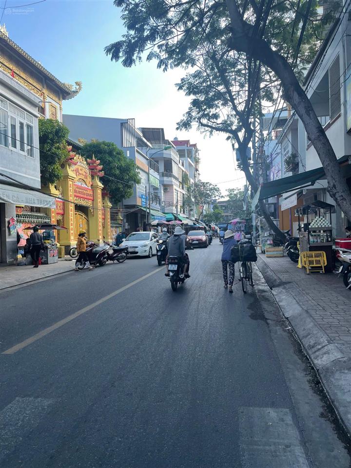 Bán nhà đẹp 2 mặt tiền ô tô kèm nhà trọ cho thuê.
sát cầu hộ phường ngọc hiệp, giá 6,3 tỷ tl