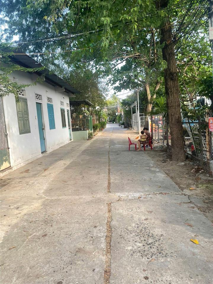 Bán nhà đẹp 2 mặt tiền ô tô kèm nhà trọ cho thuê.
sát cầu hộ phường ngọc hiệp, giá 6,3 tỷ tl