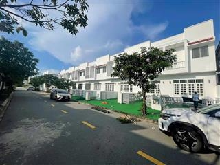 Nhà Phố Sổ Hồng Sẵn - Trả 30% Nhận Nhà Ở Ngay.