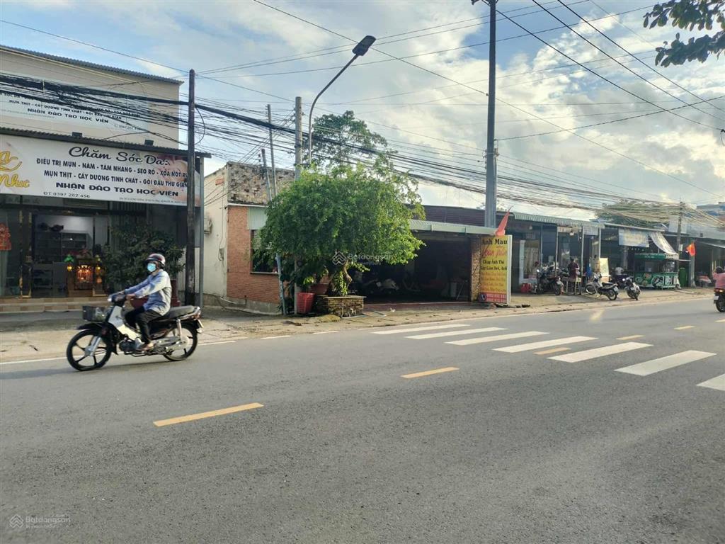 Cần bán nhà đất mặt tiền hùng vương, cách chợ 70m