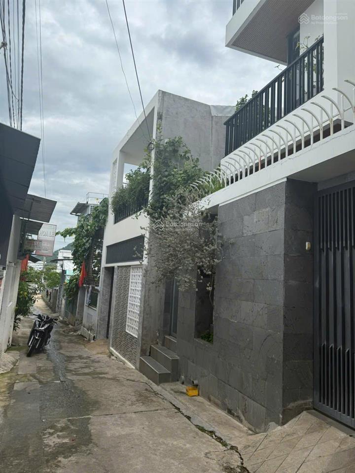 Bán nhà gần biển  dt 74m2  2pn  ôtô tận nơi  vĩnh hải  nha trang  chỉ 2tỷ1