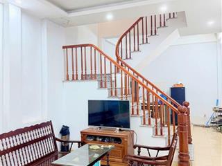Ngọc thuỵ  long biên nhà dân xây chắc chắn 5 tầng 4 ngủ
