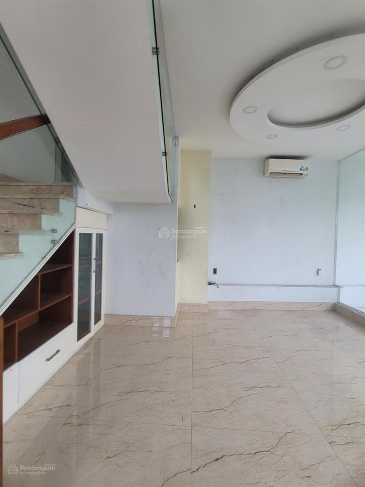 Giá 9 tỷ + xvnt giáp q1 136m2 7.5x16 nở hậu shr  15 phòng