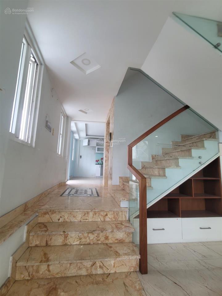 Giá 9 tỷ + xvnt giáp q1 136m2 7.5x16 nở hậu shr  15 phòng