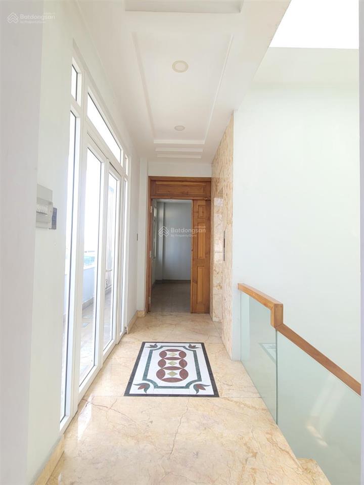 Giá 9 tỷ + xvnt giáp q1 136m2 7.5x16 nở hậu shr  15 phòng