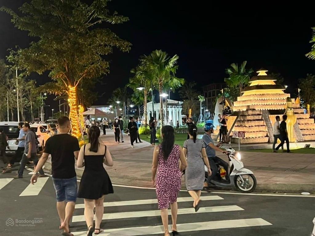 Chủ định cư nước ngoài cần bán gấp nền đất thổ cư 100% lô góc 2 mặt tiền. tại kđt cát tường wp2