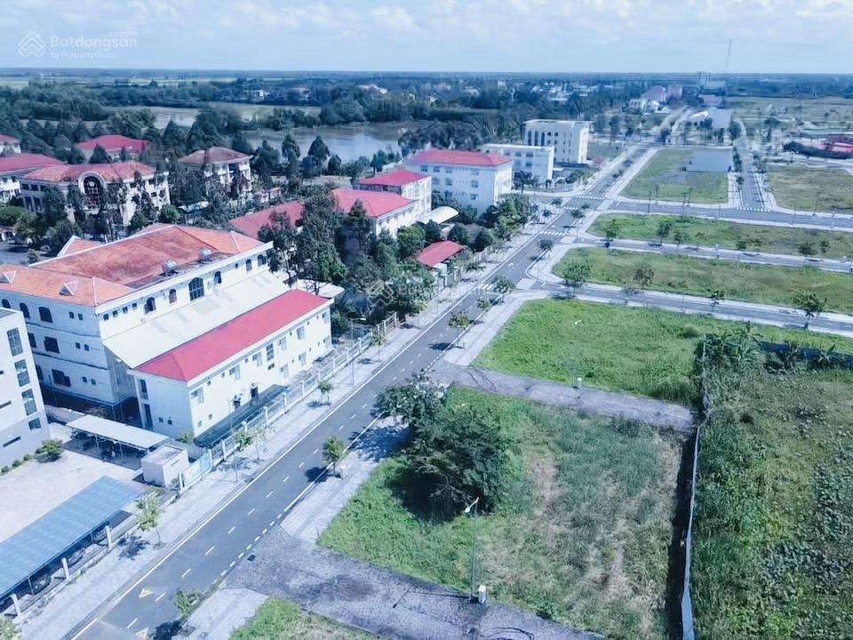 Chủ định cư nước ngoài cần bán gấp nền đất thổ cư 100% lô góc 2 mặt tiền. tại kđt cát tường wp2