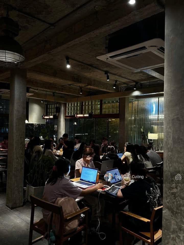 Cho thuê trung hòa 60m 5 tầng mặt tiền 5m vị trí đẹp kinh doanh mọi mô hình 0358 881 ***