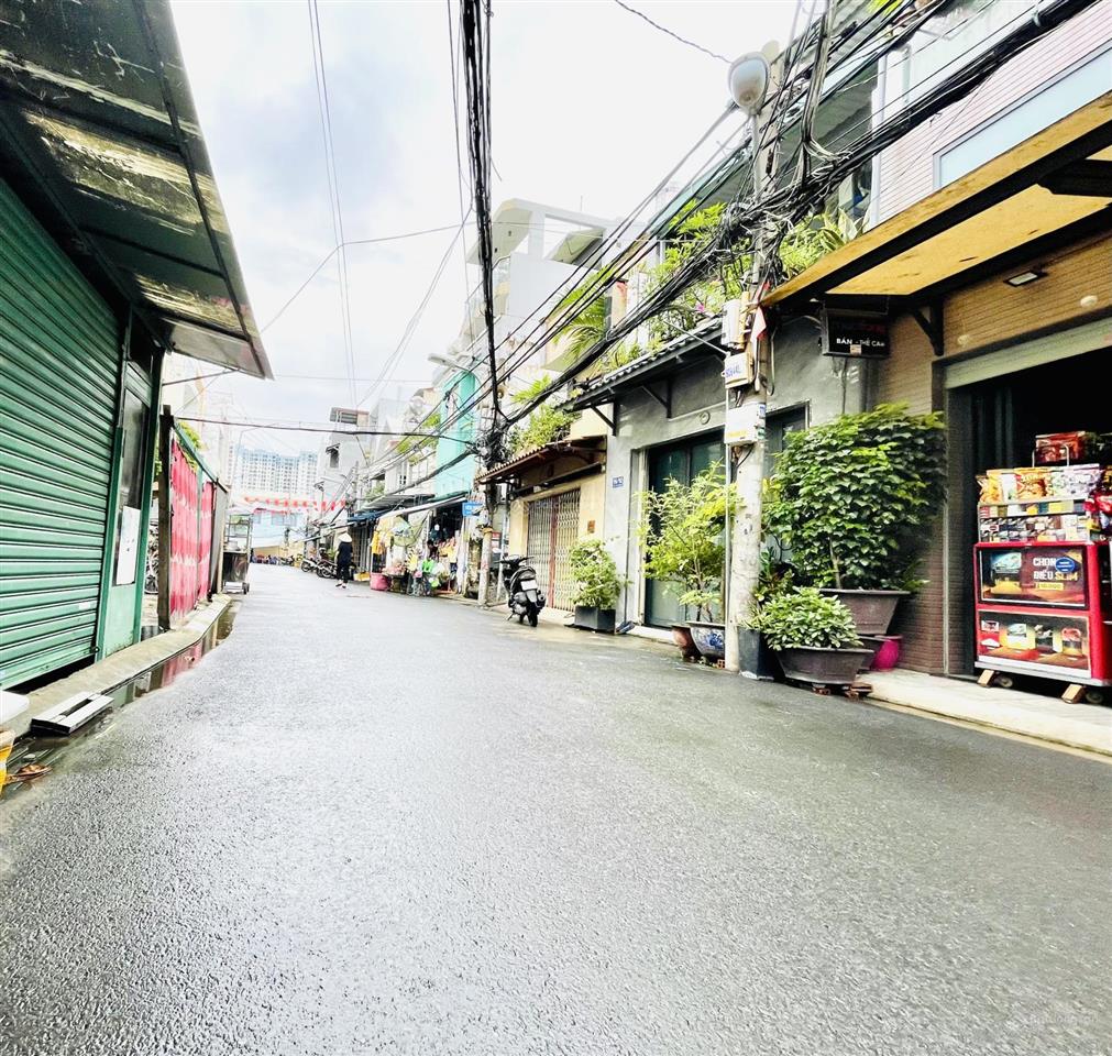 Giáp quận 4  vị trí đẹp  71m2, 2 tầng  lê văn lương, tân kiềng, quận 7  5 tỷ nhỉnh