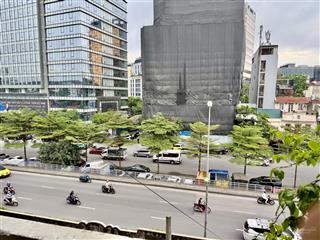 Hộ khẩu hoàn kiếm  căn góc  full kịch nội thất  có lot để ô tô  view pháo hoa