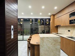 Bán nhà nguyễn khánh toàn 48,8m2 = 13,68 tỷ, xây mới 6 tầng thang máy, nội thất full, vào ở ngay.