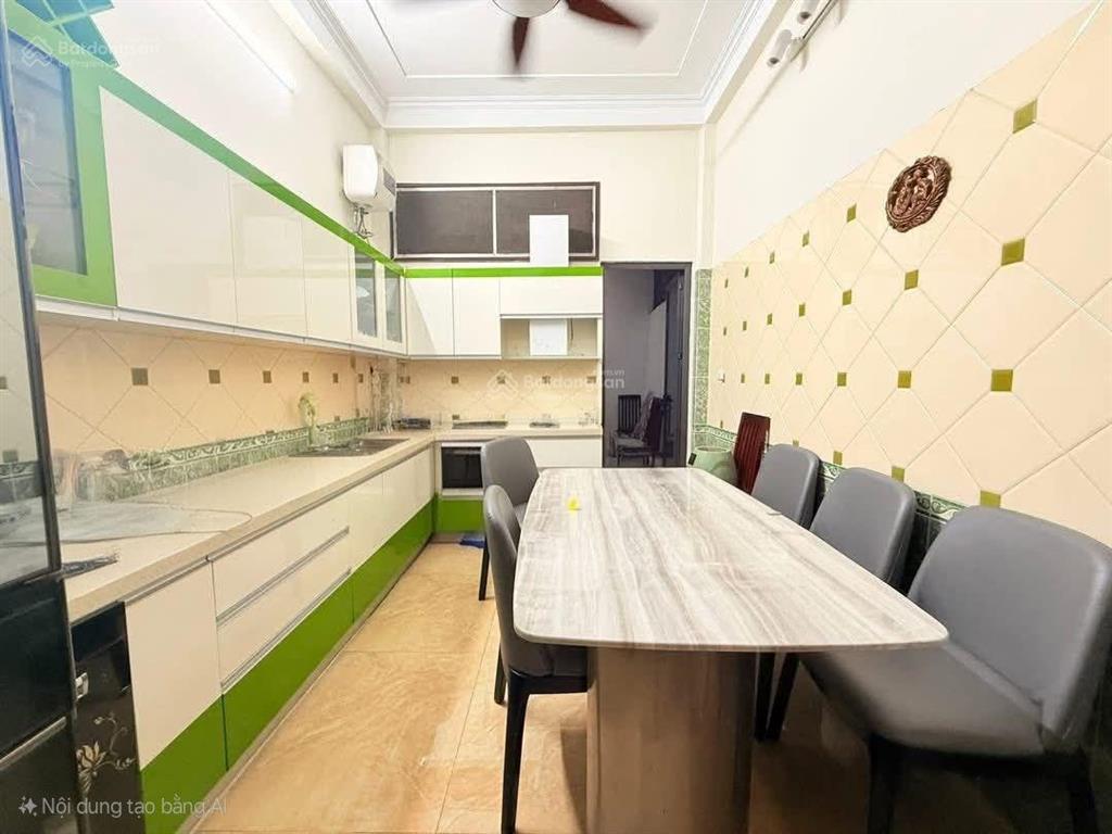 Dịch vọng lô góc 3 thoáng vĩnh viễn 15m ra ô tô 50m có bãi đỗ xe tiện ích đầy đủ