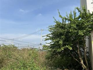 Duy nhất 1 lô đất sạch  ngay sát vinhomes  giá hời. chủ cần tiền bán gấp lô đất phân lô