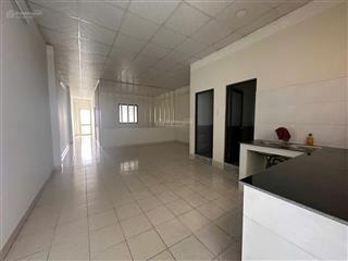 Bán căn hộ chung cư võ văn kiệt, p.13, q5  dt lớn hơn 100m2  sổ hồng đầy đủ  giá 2 tỷ