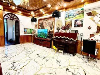 Cần bán nhà 4 tầng 98m2 tại chùa láng, 42 tỷ, sổ đỏ đẹp nhiều tiện ích