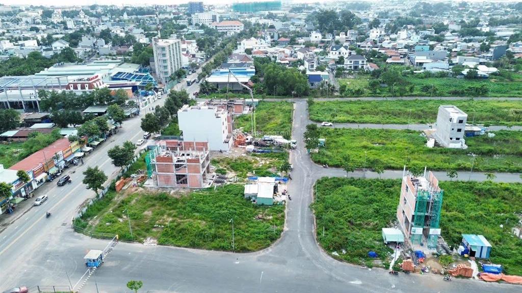 Tôi cần bán lô đất đối diện công viên 1,3 tỷ đông bình dương
