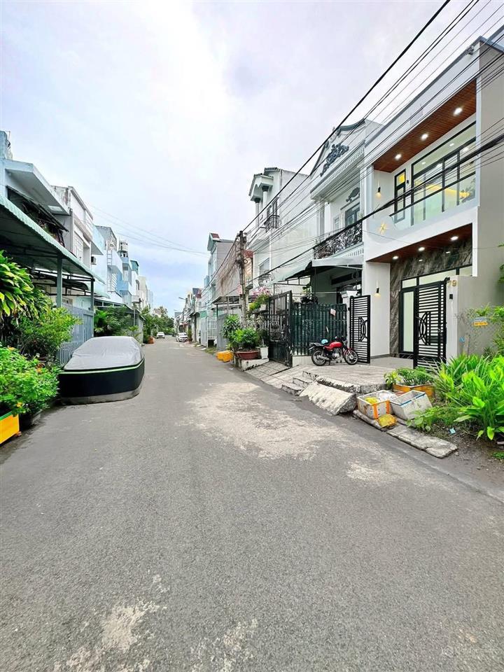 1 tỷ 250 nhà 1t1l đường tân túc , bình chánh  dt 50m2  shr