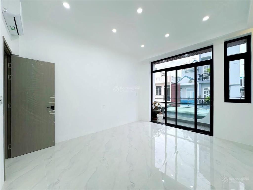 1 tỷ 250 nhà 1t1l đường tân túc , bình chánh  dt 50m2  shr