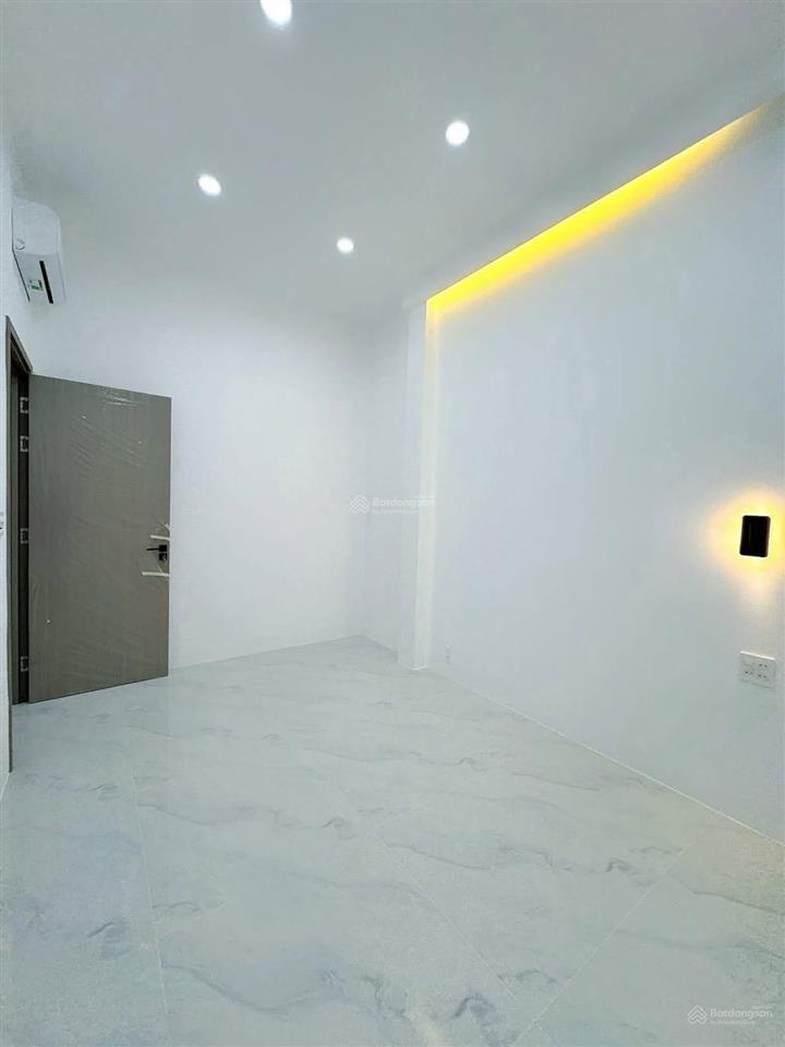 1 tỷ 250 nhà 1t1l đường tân túc , bình chánh  dt 50m2  shr