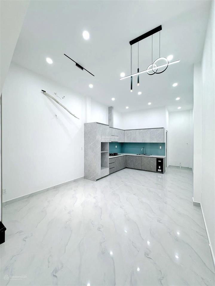 1 tỷ 250 nhà 1t1l đường tân túc , bình chánh  dt 50m2  shr