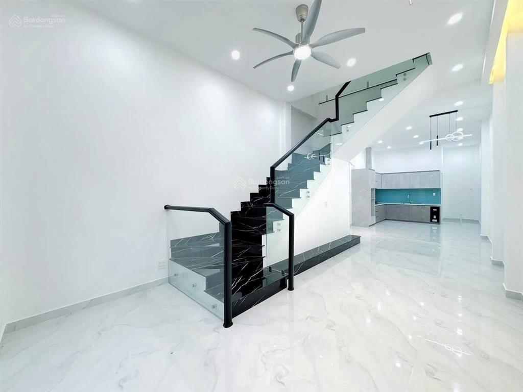 1 tỷ 250 nhà 1t1l đường tân túc , bình chánh  dt 50m2  shr