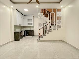 Bán nhà giang văn minh, 40m2*5t, 1p ra phố, ô tô cách vài bước, ba gác chạy, kinh doanh, nt đẹp